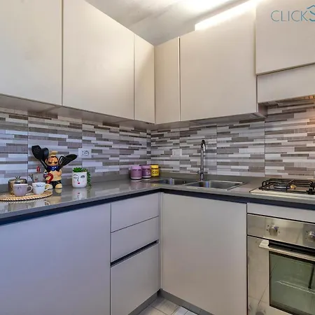 Clicksardegna Brionis Sea View, 7 Bedrooms, 5 Bathrooms And 3 Kitchens * Alghero