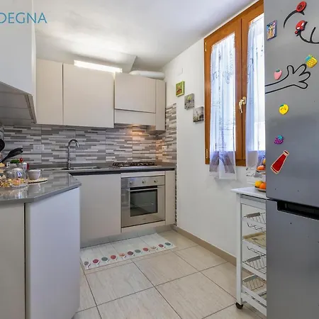 빌라 Clicksardegna Brionis Sea View, 7 Bedrooms, 5 Bathrooms And 3 Kitchens