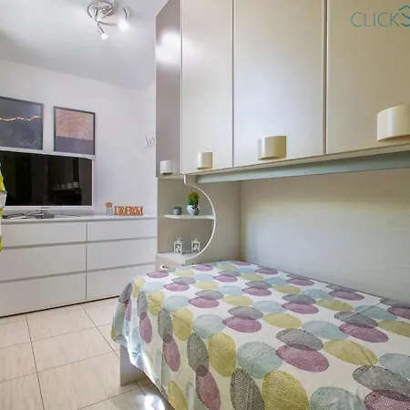 Clicksardegna Brionis Sea View, 7 Bedrooms, 5 Bathrooms And 3 Kitchens 빌라