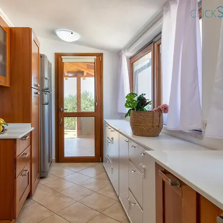 빌라 Clicksardegna Brionis Sea View, 7 Bedrooms, 5 Bathrooms And 3 Kitchens