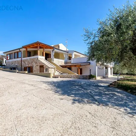 Clicksardegna Brionis Sea View, 7 Bedrooms, 5 Bathrooms And 3 Kitchens * Alghero