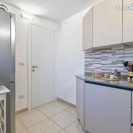 Clicksardegna Brionis Sea View, 7 Bedrooms, 5 Bathrooms And 3 Kitchens Alghero