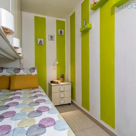 Clicksardegna Brionis Sea View, 7 Bedrooms, 5 Bathrooms And 3 Kitchens 빌라 *