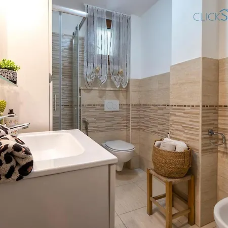 Clicksardegna Brionis Sea View, 7 Bedrooms, 5 Bathrooms And 3 Kitchens Alghero