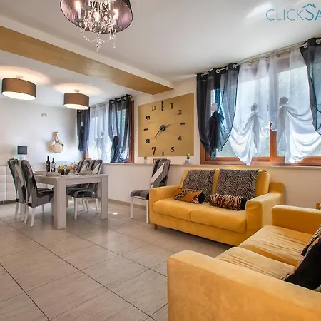 빌라 Clicksardegna Brionis Sea View, 7 Bedrooms, 5 Bathrooms And 3 Kitchens *