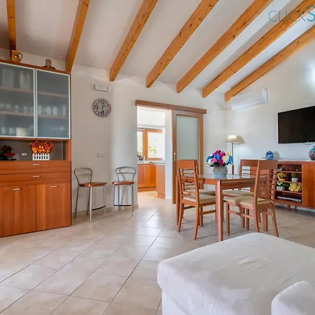 Clicksardegna Brionis Sea View, 7 Bedrooms, 5 Bathrooms And 3 Kitchens Vila *