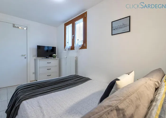 Villa Clicksardegna Brionis Sea View, 7 Bedrooms, 5 Bathrooms And 3 Kitchens Alguer